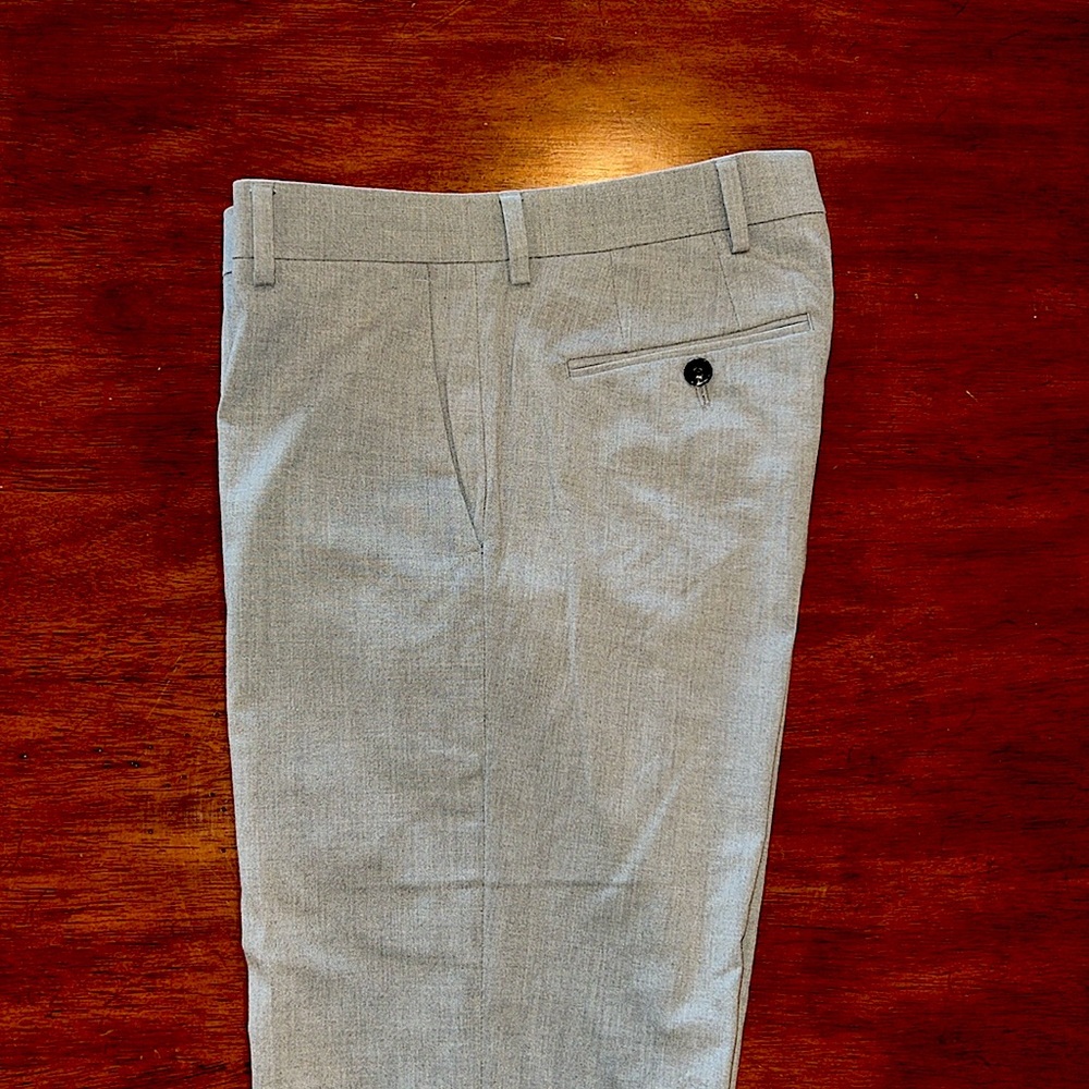 Men’s light grey Murano -Alex Fit- 28/30
Flat front New condition. Slim fitting